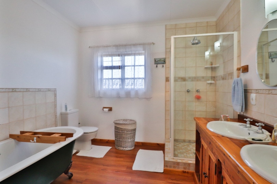 10 Bedroom Property for Sale in Aalwyndal Western Cape